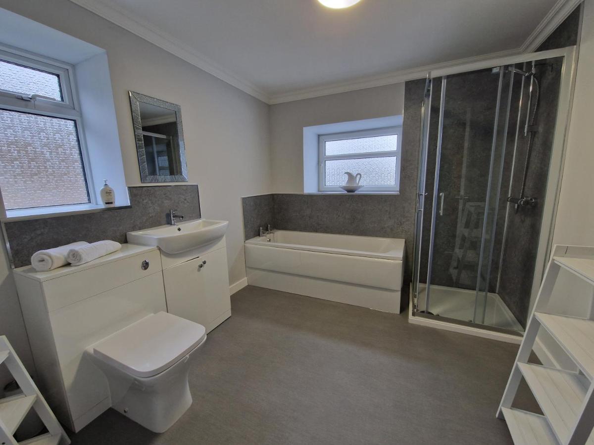 Lewis Gethin House, Newly Renovated Cottage Sleeps 9, Close To Bike Park Wales Merthyr Tydfil Exteriör bild